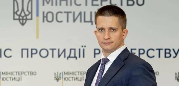 Від «Заслуженого» до «Засудженого»? Як керівник «найефективнішого» правового директорату ОП Віктор Дубовик отримав підозру від НАБУ