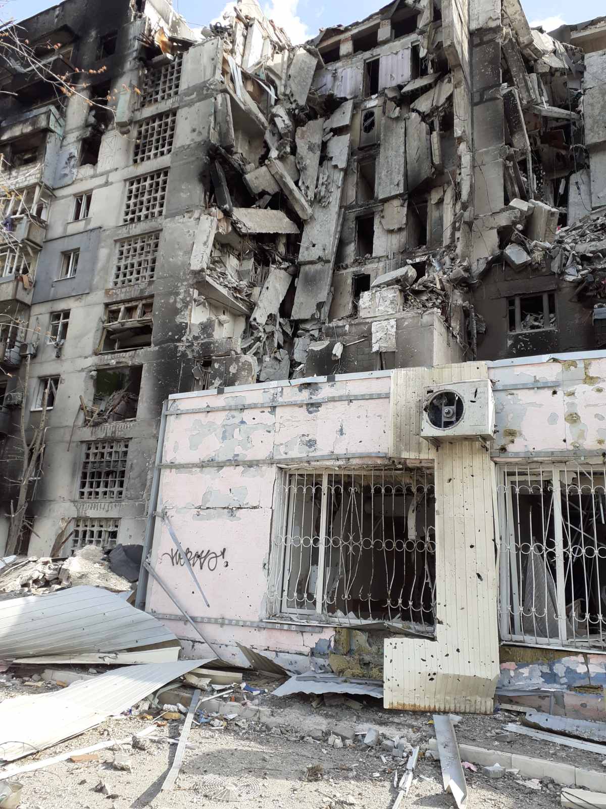 Фотографія будинку 92 по вулиці Київській міста Маріуполя, в якому жила Наталія Матвійчук з родиною